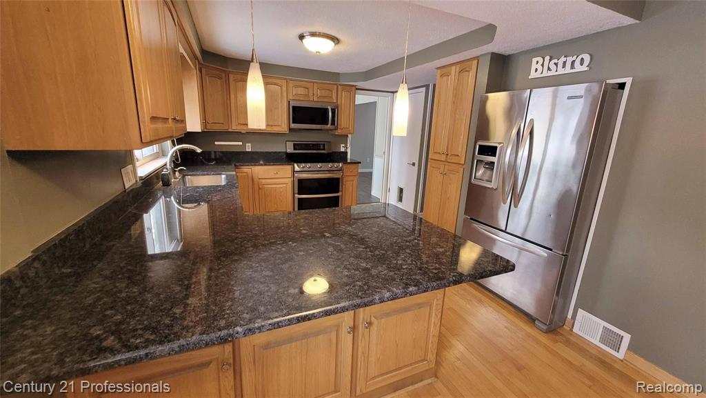 575 Troyvally Street, Troy, MI 48098 — Photo 12