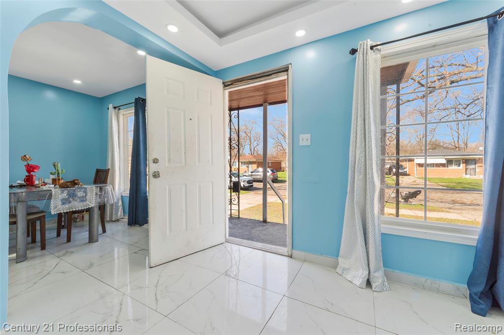 8040 Plainview Avenue, Detroit, MI 48228 — Photo 3