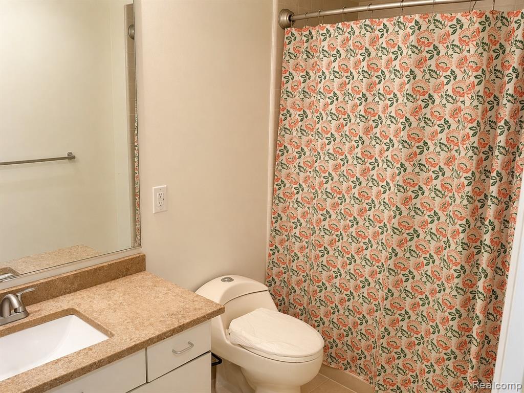 5525 Woodland Court, West Bloomfield, MI — Photo 34