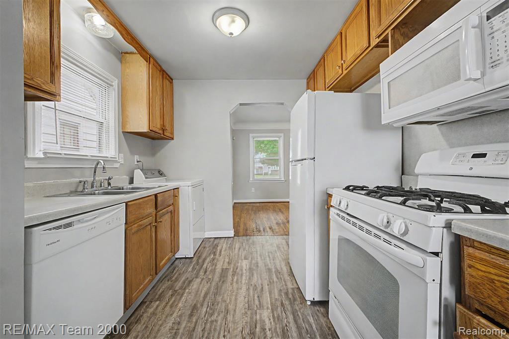 5635 Westpoint Street, Dearborn Heights, MI 48125 — Photo 9