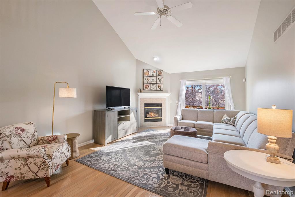620 Shoreline Drive, Fenton, MI 48430 — Photo 2