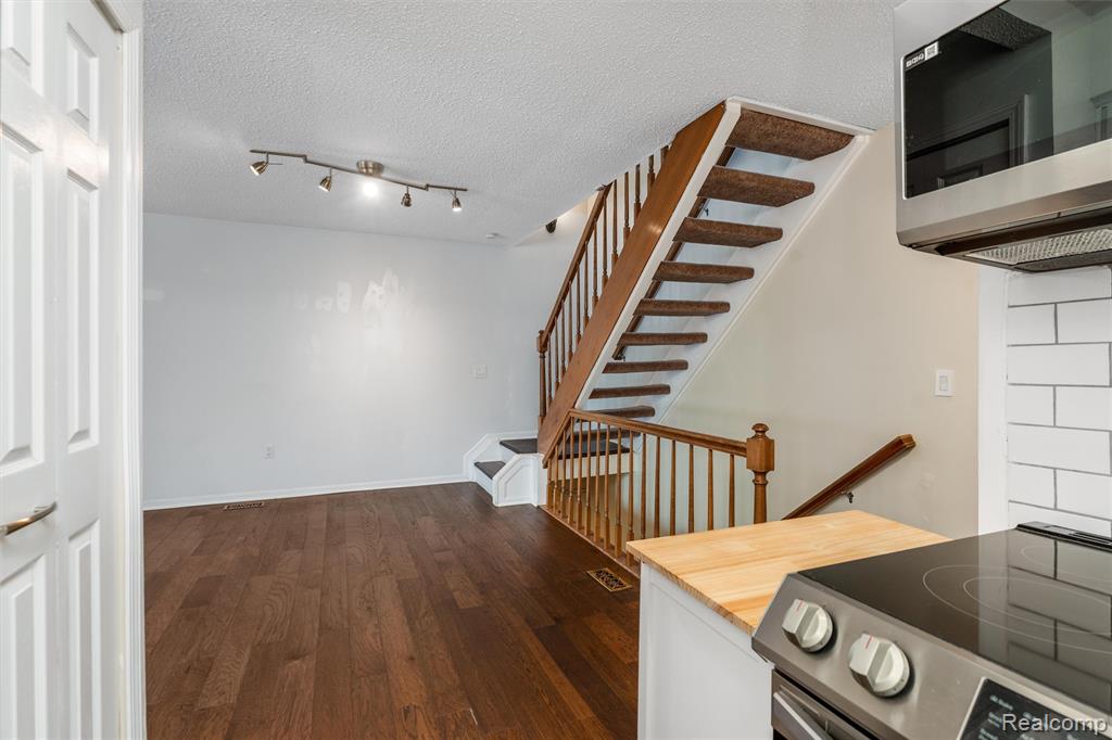 42253 Old Pond Circle, Plymouth, MI 48170 — Photo 11
