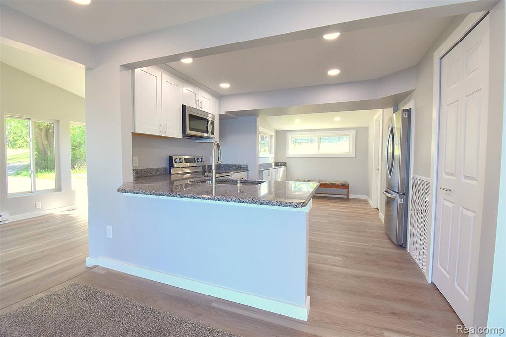 9388 DEXTER PINCKNEY, Pinckney, MI 48169 — Photo 4