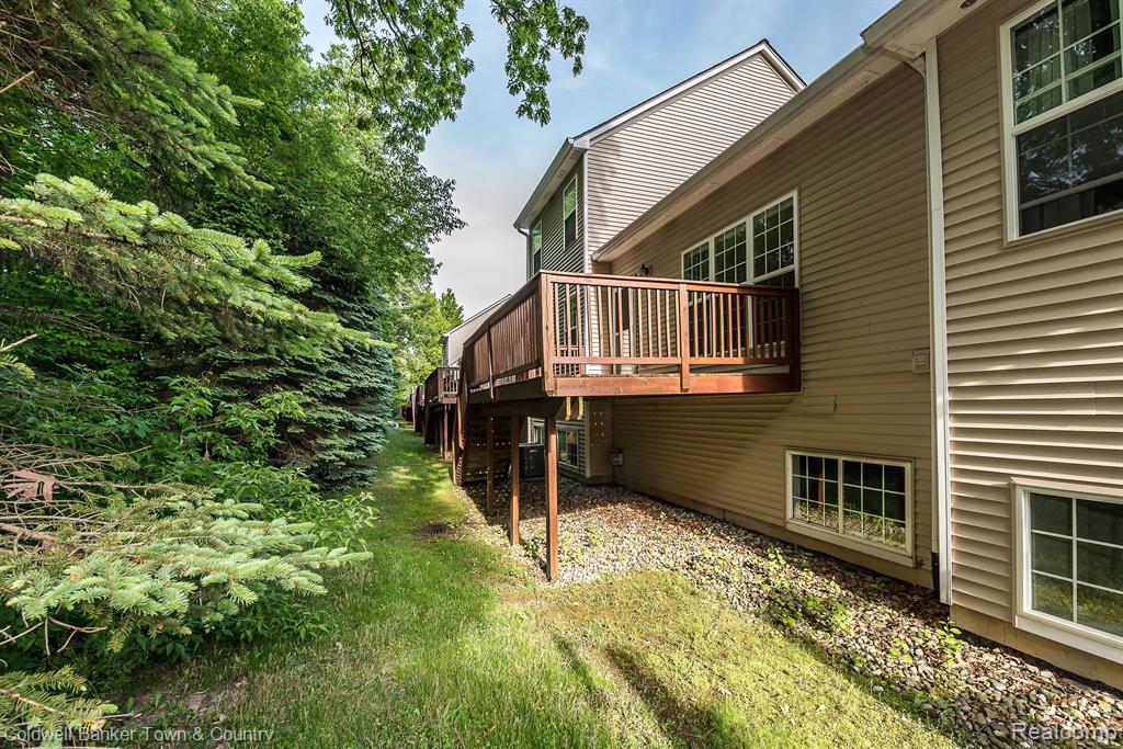 6711 CORTLAND Avenue, Brighton, MI 48114 — Photo 35