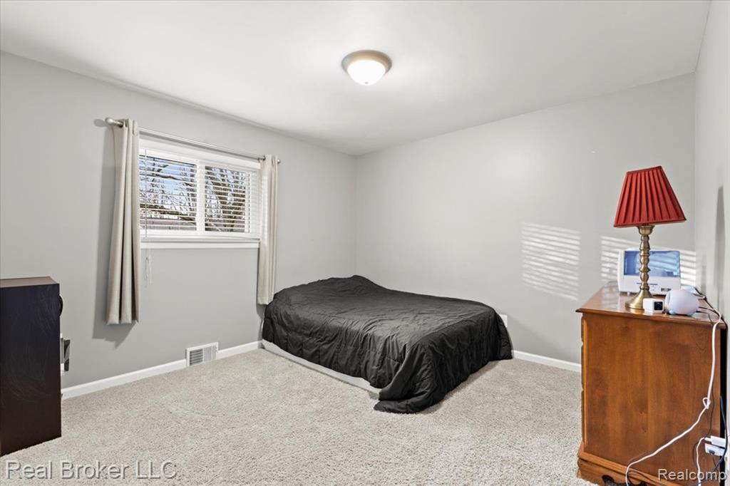 52048 Brentwood Drive, Shelby Twp, MI 48316 — Photo 29