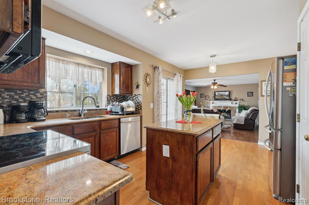 465 THORNRIDGE Drive, Rochester Hills, MI 48307 — Photo 18