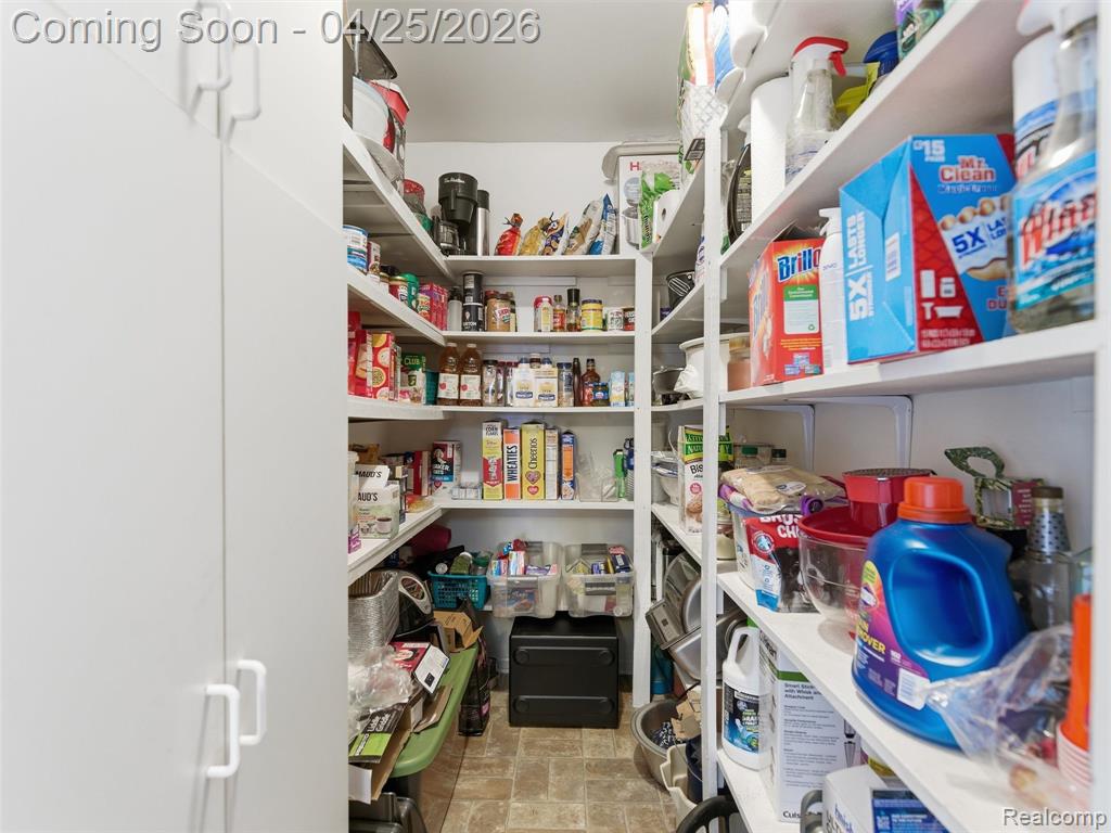 39001 Chartier Street, Harrison Township, MI — Photo 28