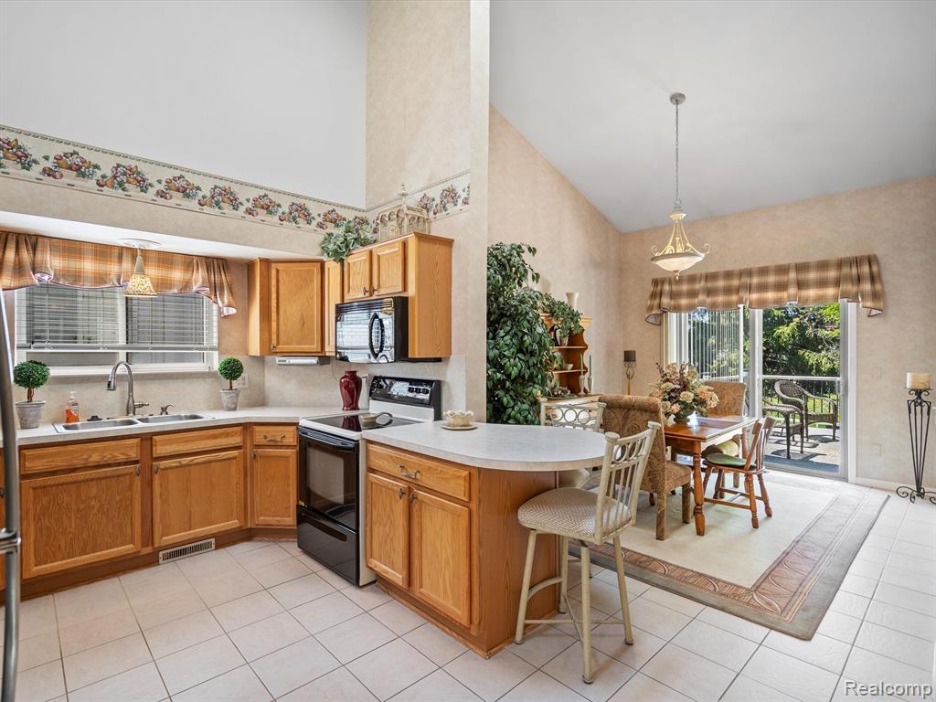 46311 BENTLEY Circle W, 51, Macomb, MI 48044 — Photo 7