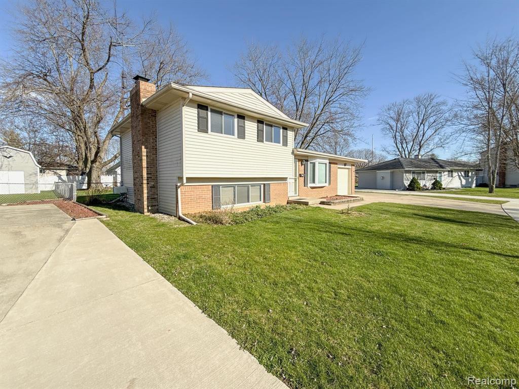 5171 OAKVIEW Drive, Swartz Creek, MI 48473 — Photo 2