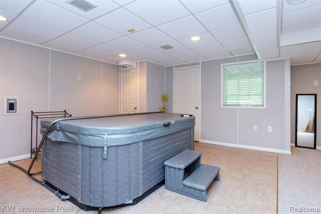 5726 Pinecroft Court, 44, Clawson, MI — Photo 29