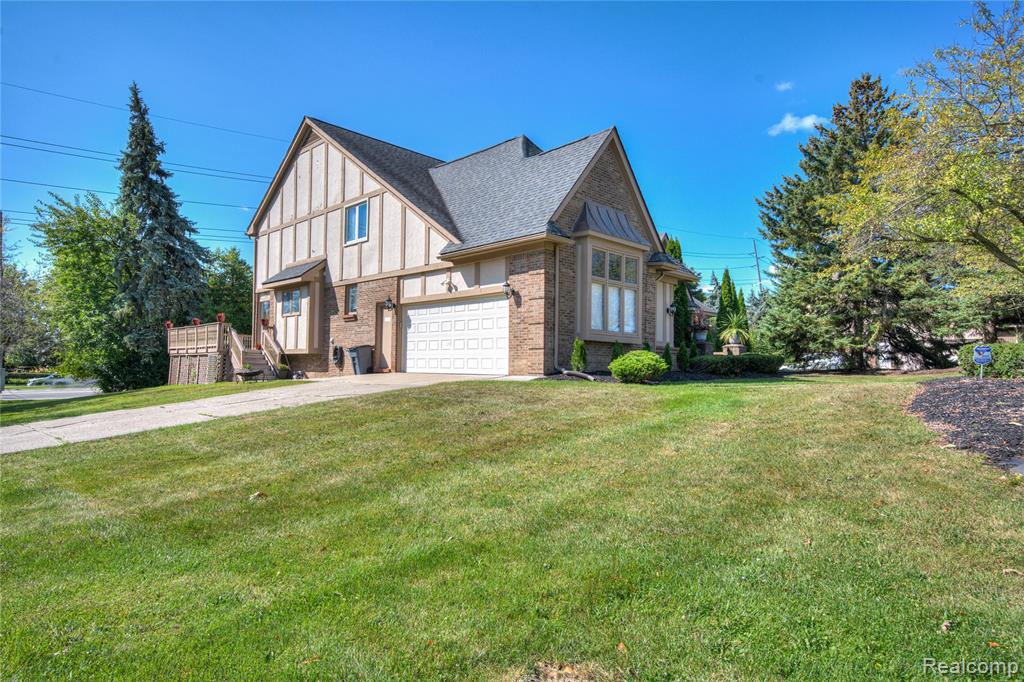 6460 Charles Drive, West Bloomfield, MI — Photo 3