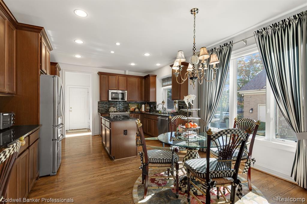 5040 OAKBROOKE Drive, West Bloomfield, MI 48323 — Photo 9