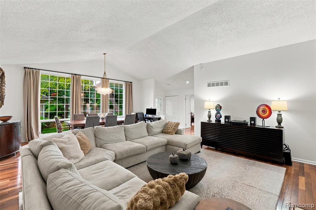 6012 Danbury Court, West Bloomfield, MI — Photo 14