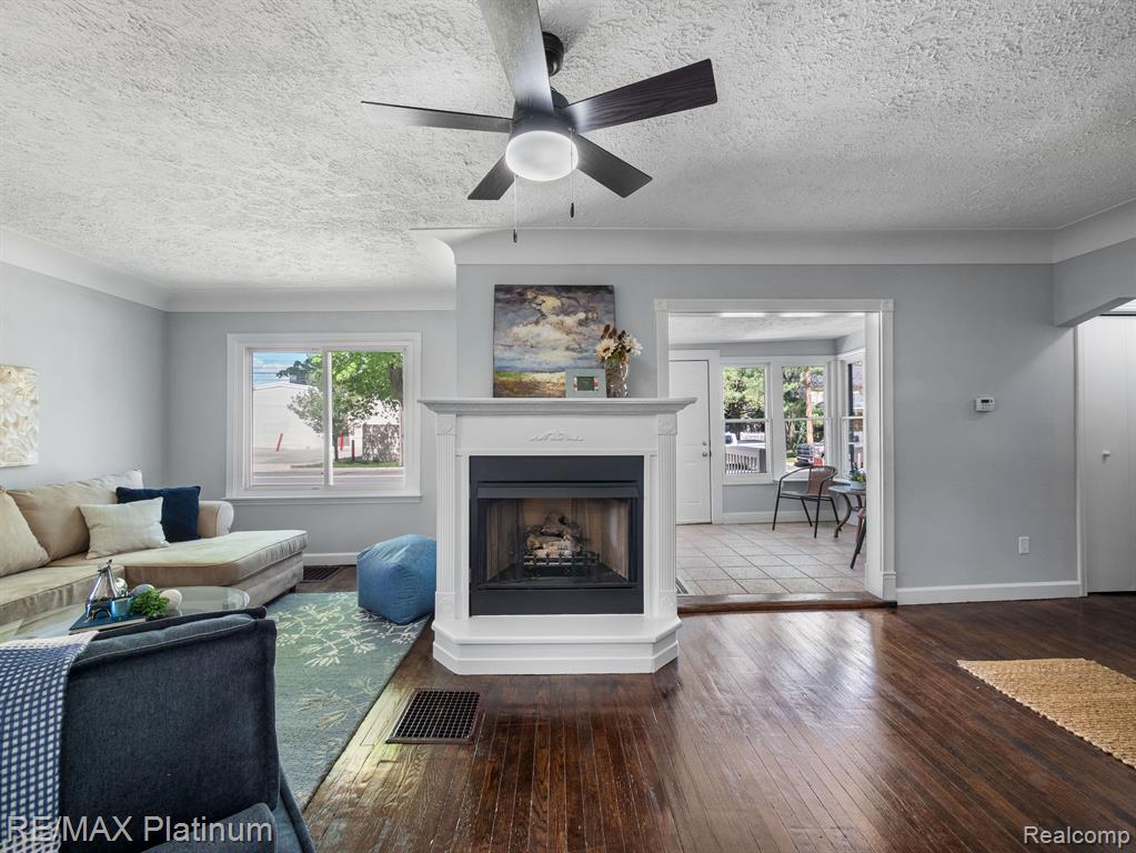 415 E SIBLEY Street, Howell, MI 48843 — Photo 5