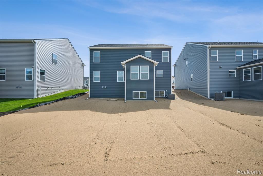 391 Edge Brook Drive W, Holly, MI 48442 — Photo 32