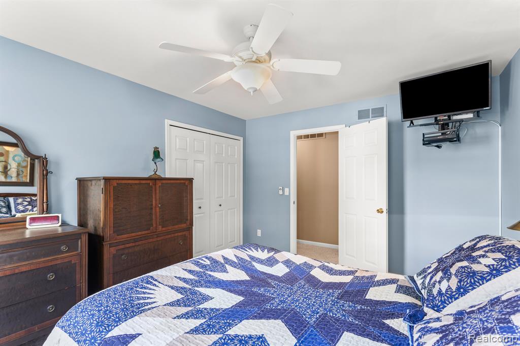 1661 BENNINGTON, Canton, MI 48188 — Photo 11