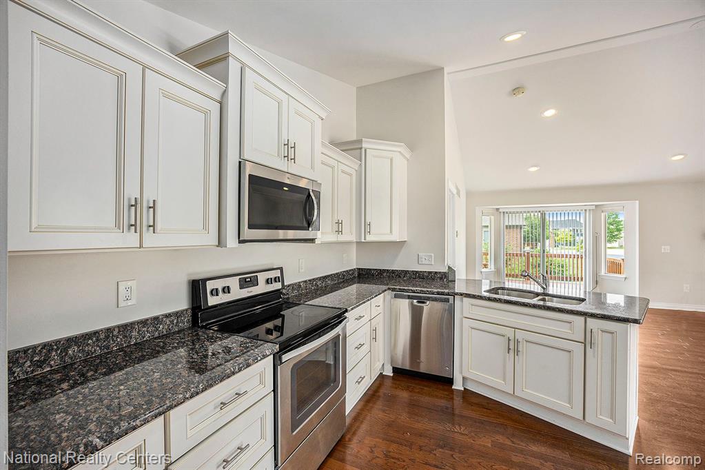 51185 DUNSTON Lane, Chesterfield, MI — Photo 6