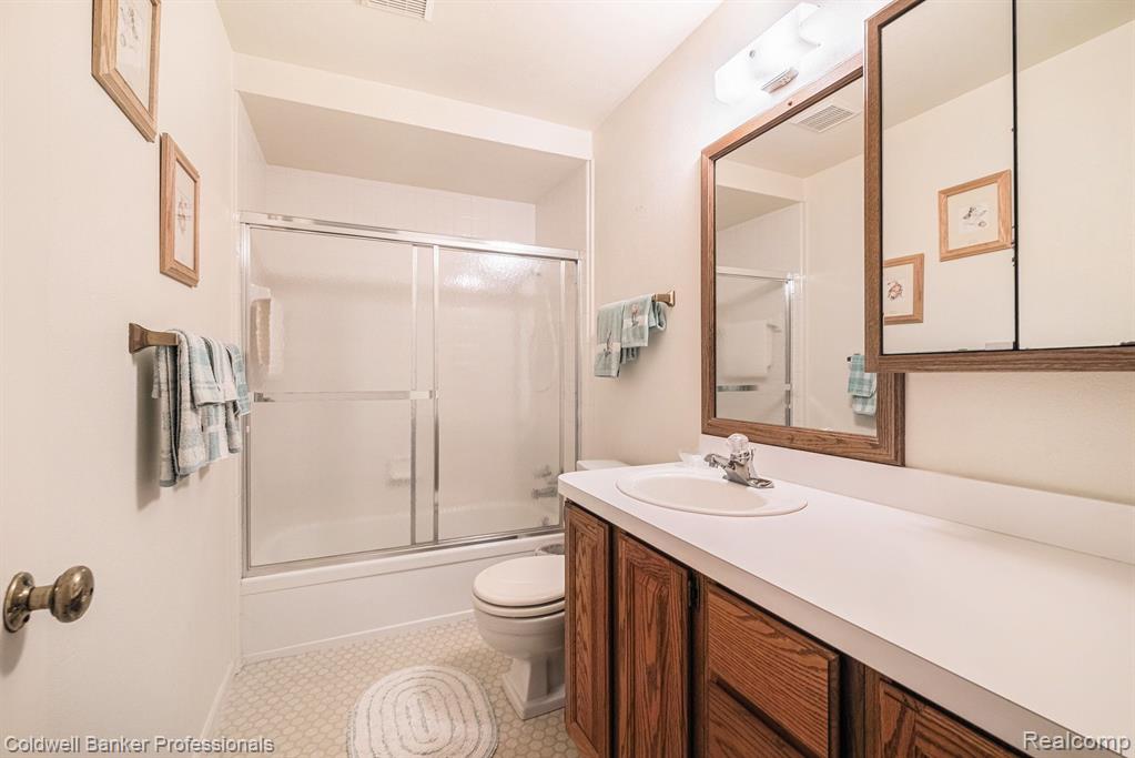 2103 E NEWARK Road, Lapeer, MI 48446 — Photo 39