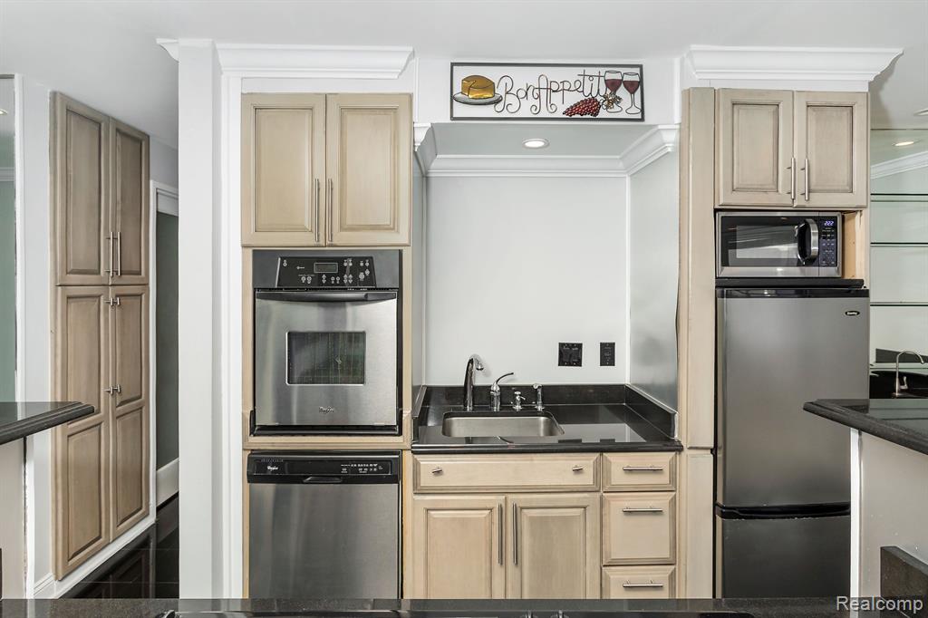 8200 E JEFFERSON Avenue, 1811, Detroit, MI 48214 — Photo 20