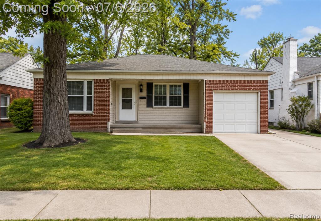 20882 Hawthorne Street, Harper Woods, MI 48225