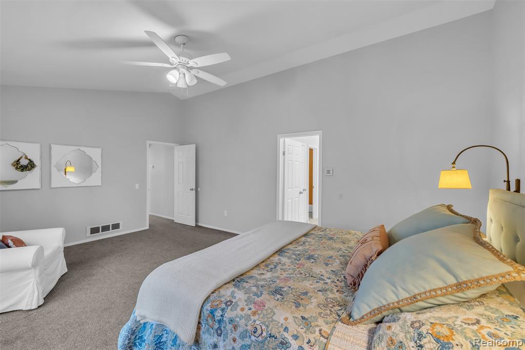 45077 Roundview Drive, Novi, MI — Photo 25