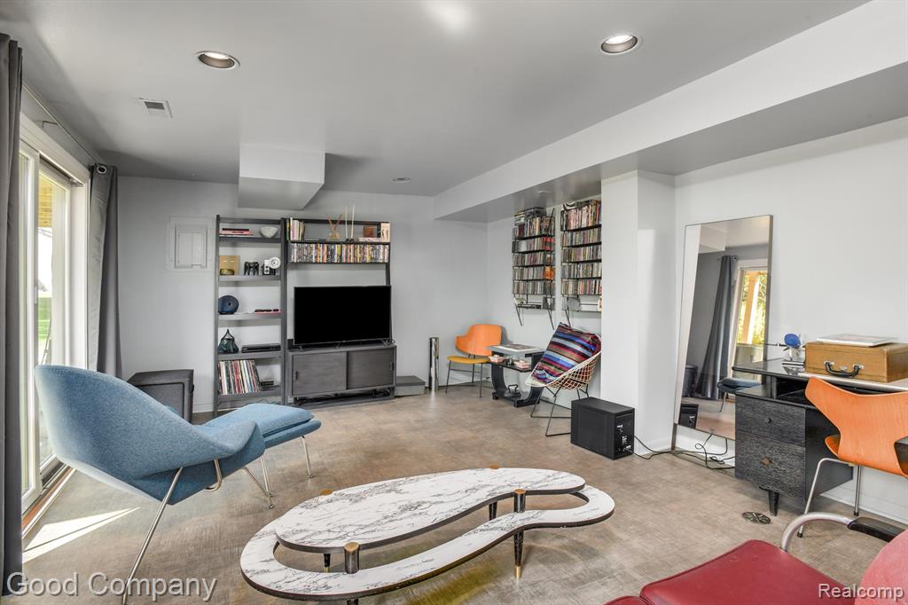 617 ASHLEY Circle, Rochester Hills, MI 48307 — Photo 27