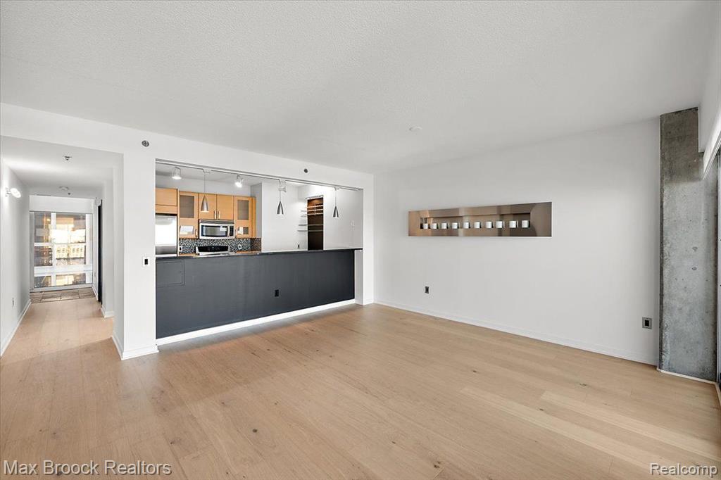 432 S Washington Avenue, 901, Royal Oak, MI 48067 — Photo 8