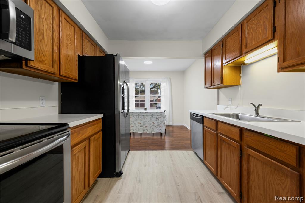 24762 Bashian Drive, Novi, MI — Photo 9