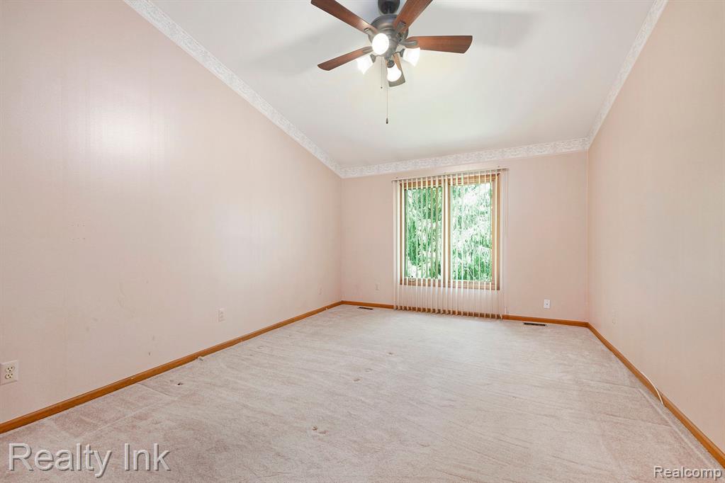 35300 BLUE SPRUCE Drive, Farmington Hills, MI 48335 — Photo 9