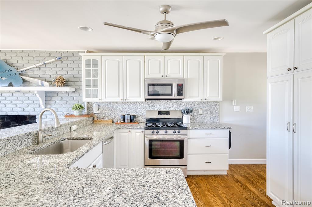 10094 Elizabeth Lake Road, White Lake, MI — Photo 18
