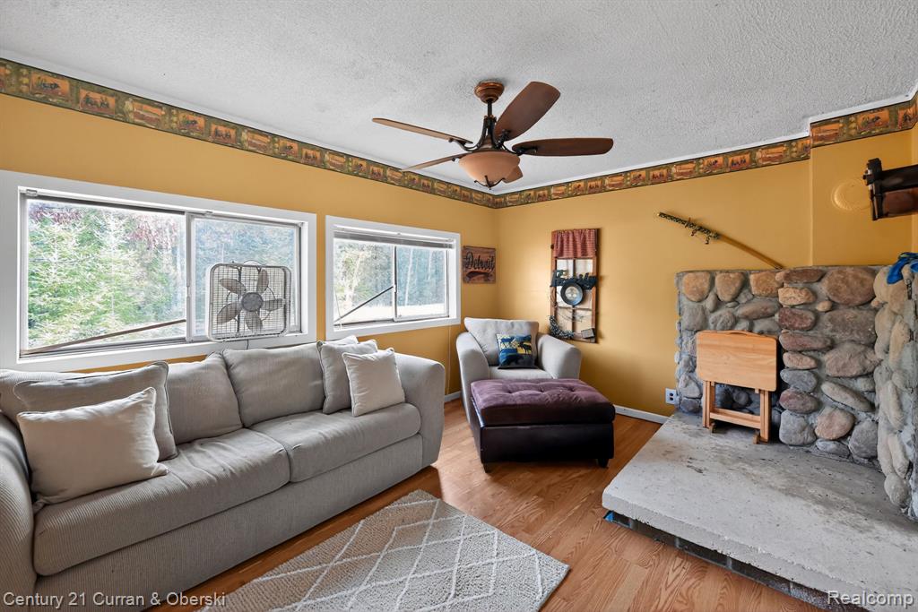 10 S Imperial Drive, MI 48763 — Photo 4