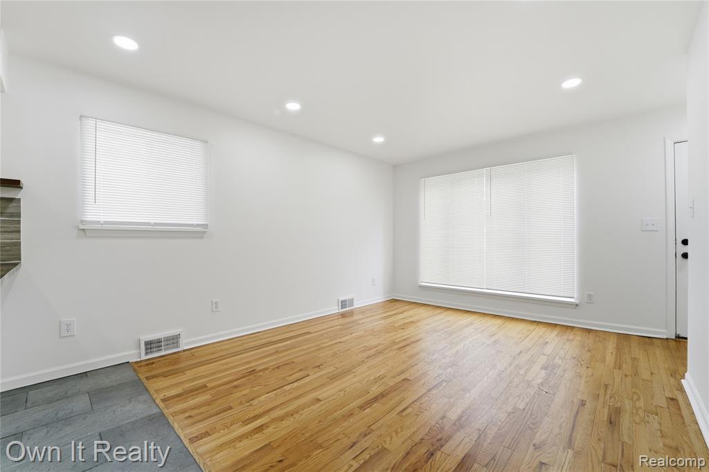 641 E Brockton Avenue, Madison Heights, MI 48071 — Photo 3