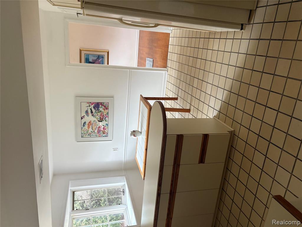 646 Peach Tree Lane, Grosse Pointe Woods, MI 48236 — Photo 8