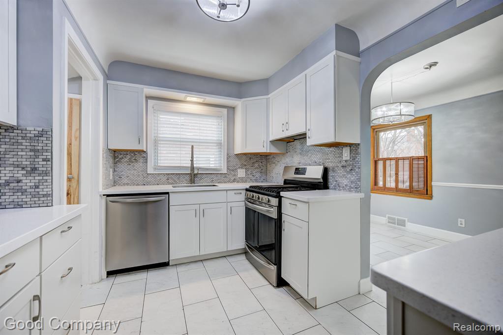 464 MORAN Road, Grosse Pointe Farms, MI 48236 — Photo 13