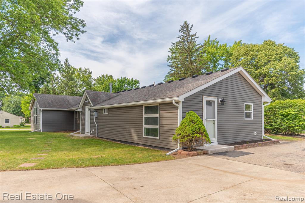 912 N Wixom Road, Wixom, MI 48393 — Photo 43
