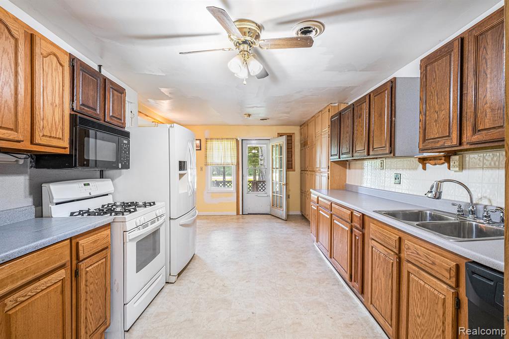 8257 N Genesee Road, Mount Morris, MI 48458 — Photo 6