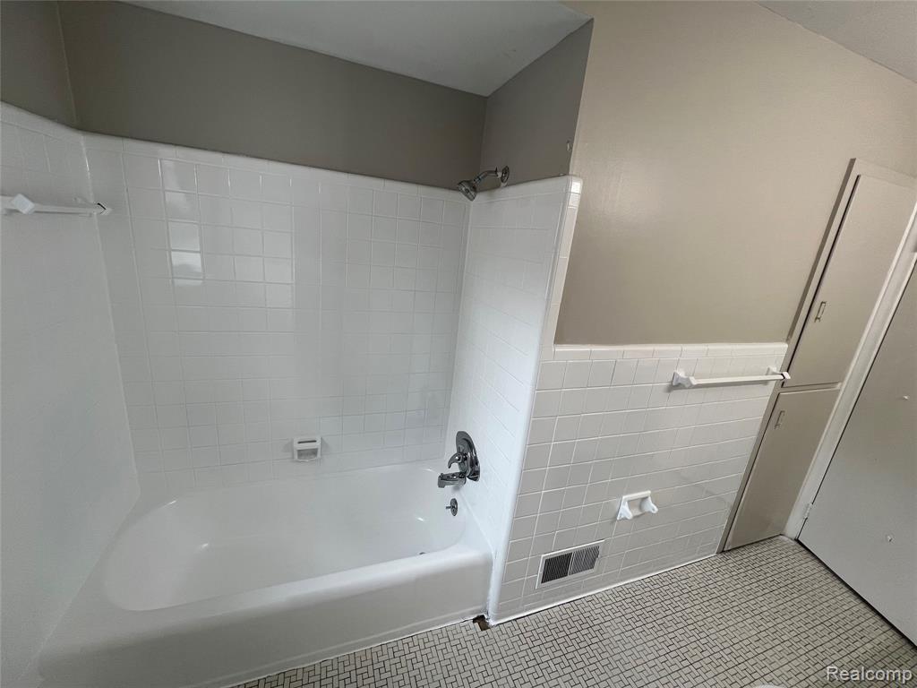 4696 Roosevelt Boulevard, Dearborn Heights, MI, 48125