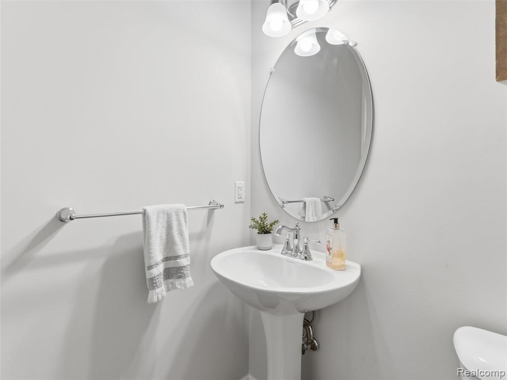1551 Garrett Drive, Troy, MI 48085 — Photo 30