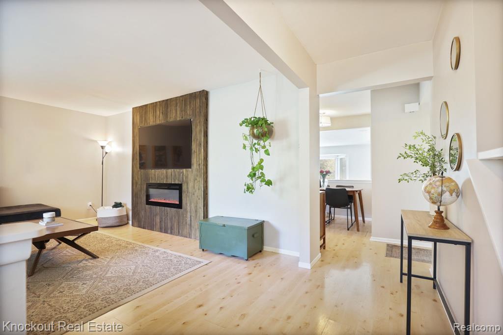 6157 Barker Circle, Waterford, MI 48329 — Photo 13