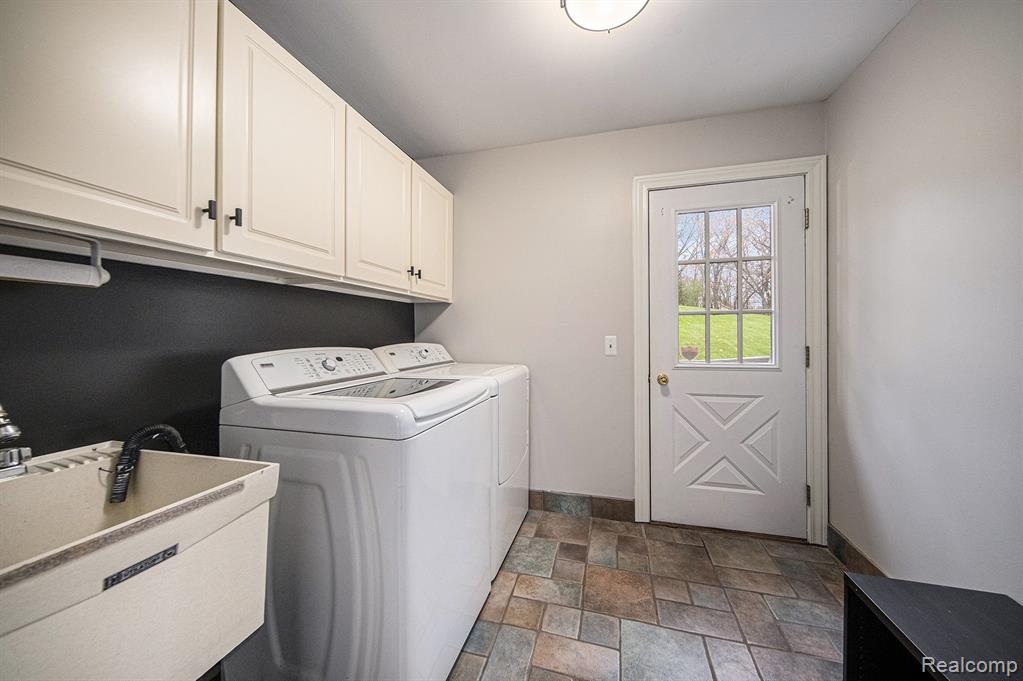 695 HERITAGE Drive, Milford, MI 48381 — Photo 12