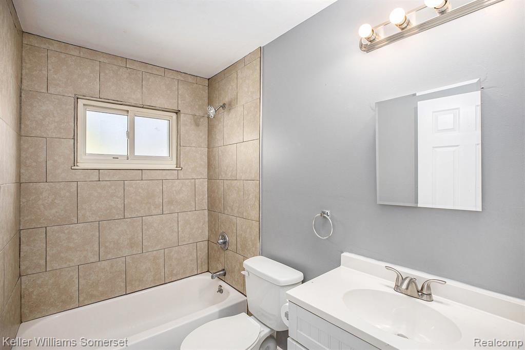 428 Jordon Road, Pontiac, MI 48342 — Photo 11