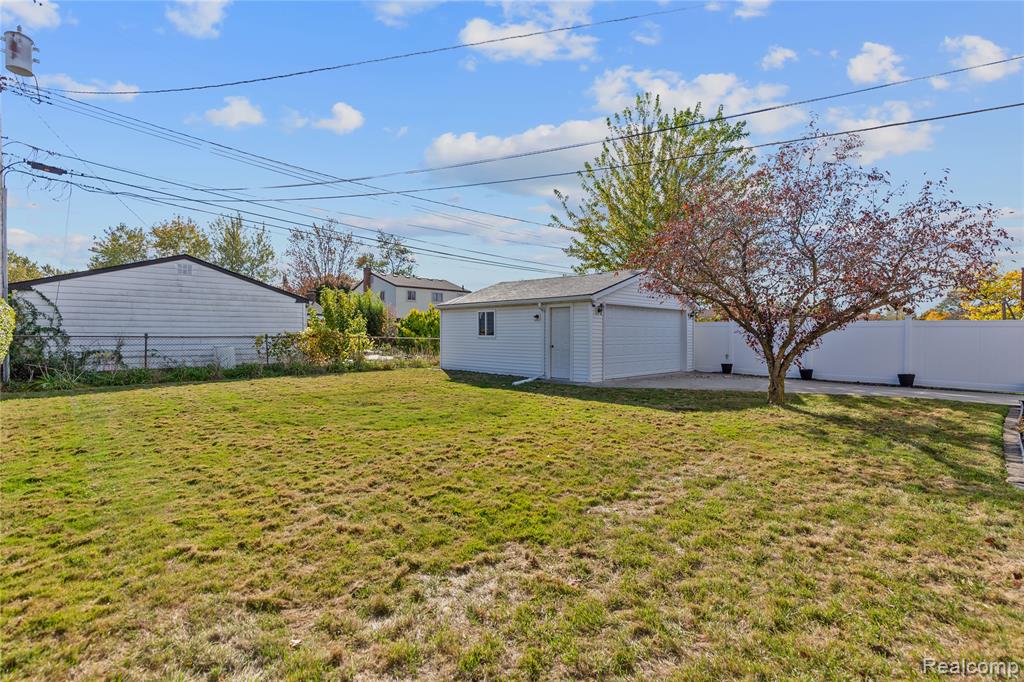 922 Canterbury Drive, Madison Heights, MI 48071 — Photo 37