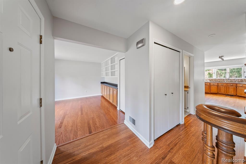 9415 Lakewood Drive, Grosse Ile, MI 48138 — Photo 4