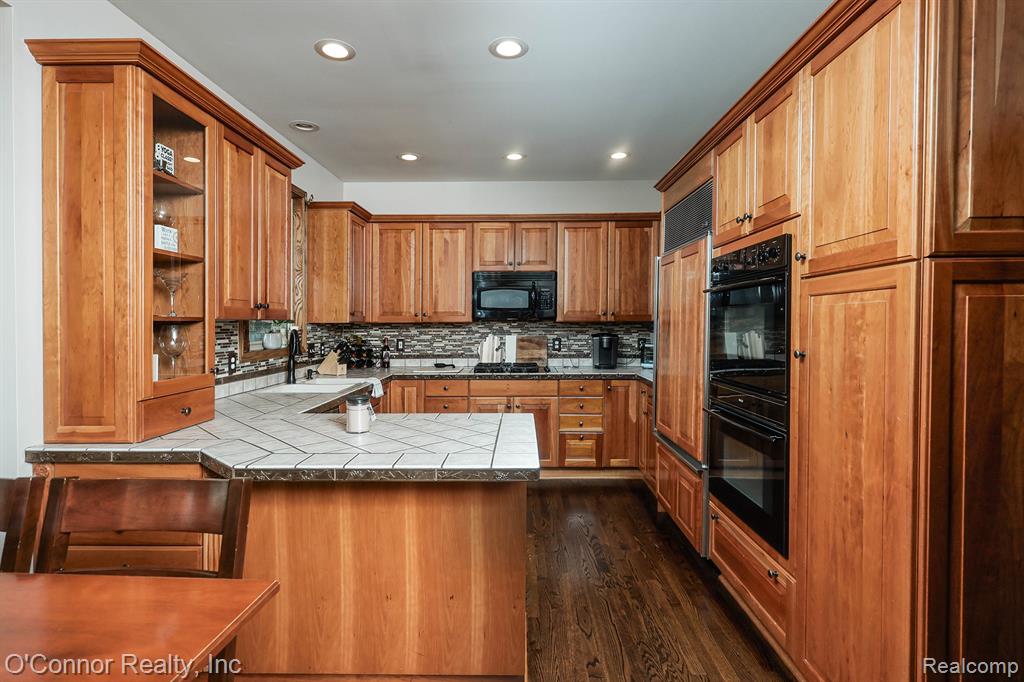 765 Lomasney Lane, Marysville, MI 48040 — Photo 19