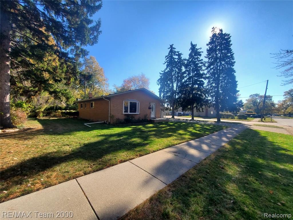 4565 UNIVERSAL Street, Dearborn Heights, MI 48125 — Photo 2