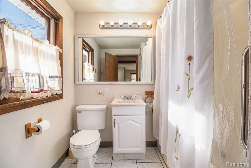 5865 ELDRIDGE Drive, Waterford, MI 48327 — Photo 8