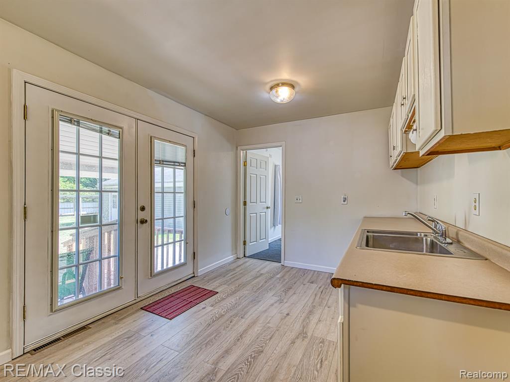 9156 Elizabeth Street, Whitmore Lake, MI 48189 — Photo 6