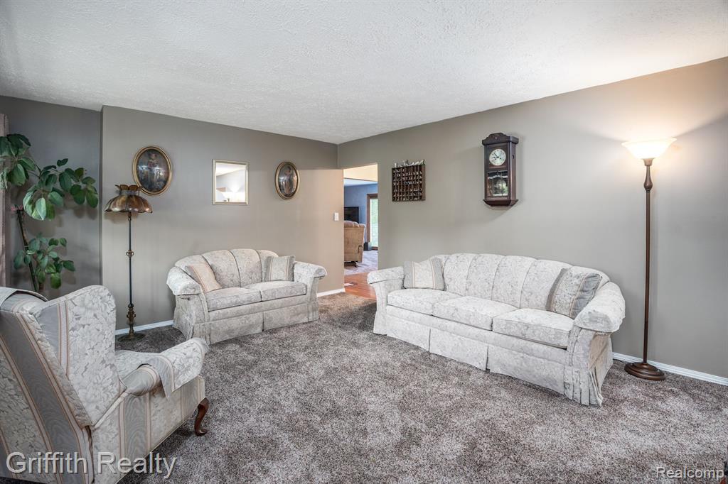 6903 SOMERSET Drive, Brighton, MI 48116 — Photo 10