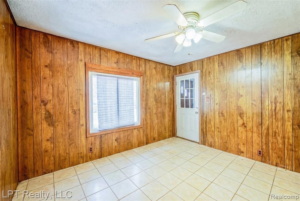 453 Spruce Street, Wyandotte, MI 48192 — Photo 6