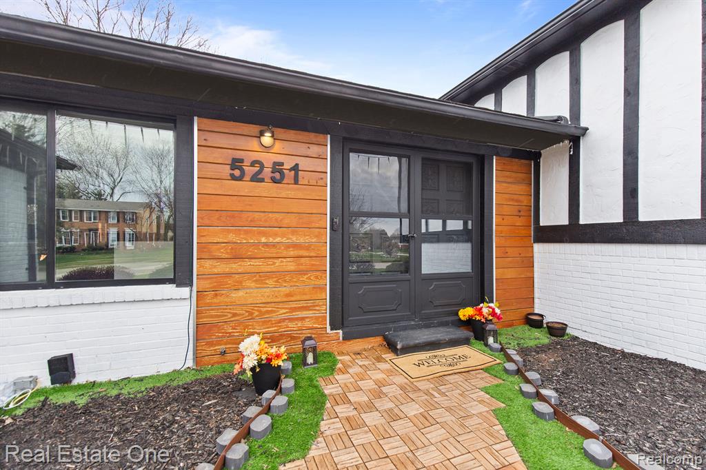 5251 WINCHESTER Drive, Troy, MI 48085 — Photo 40